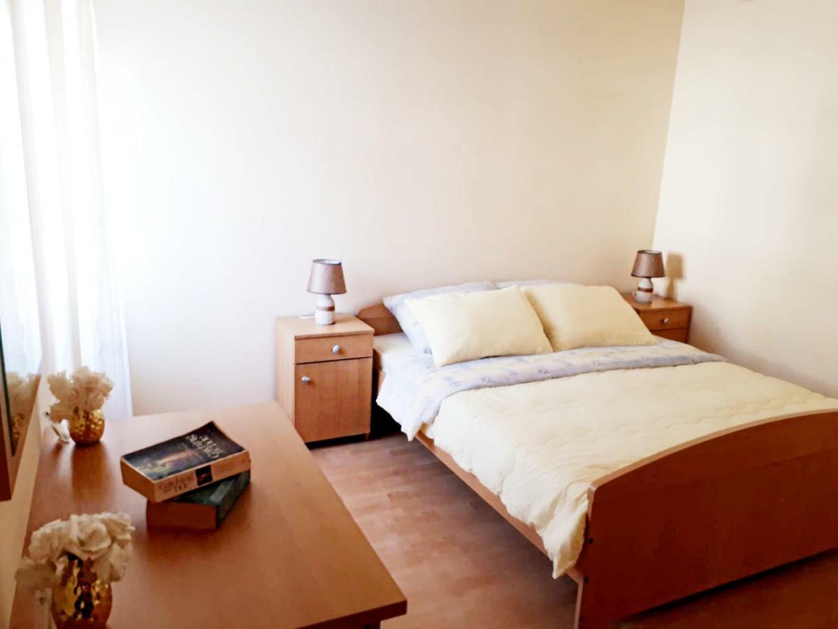 Apartments Dani Bol Exterior photo